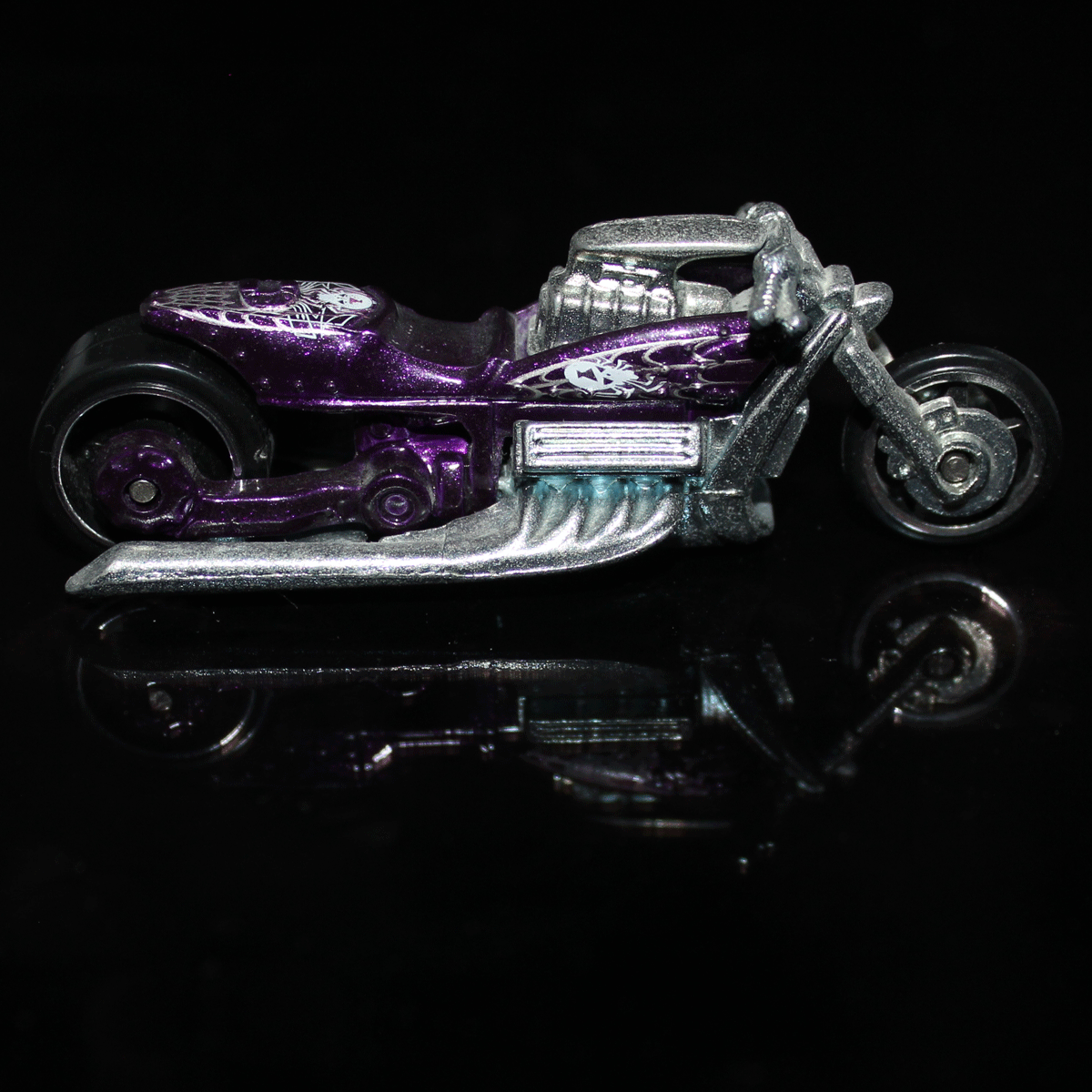 Hot-Wheels-Motorcycle-Airy8-J3470-Purple