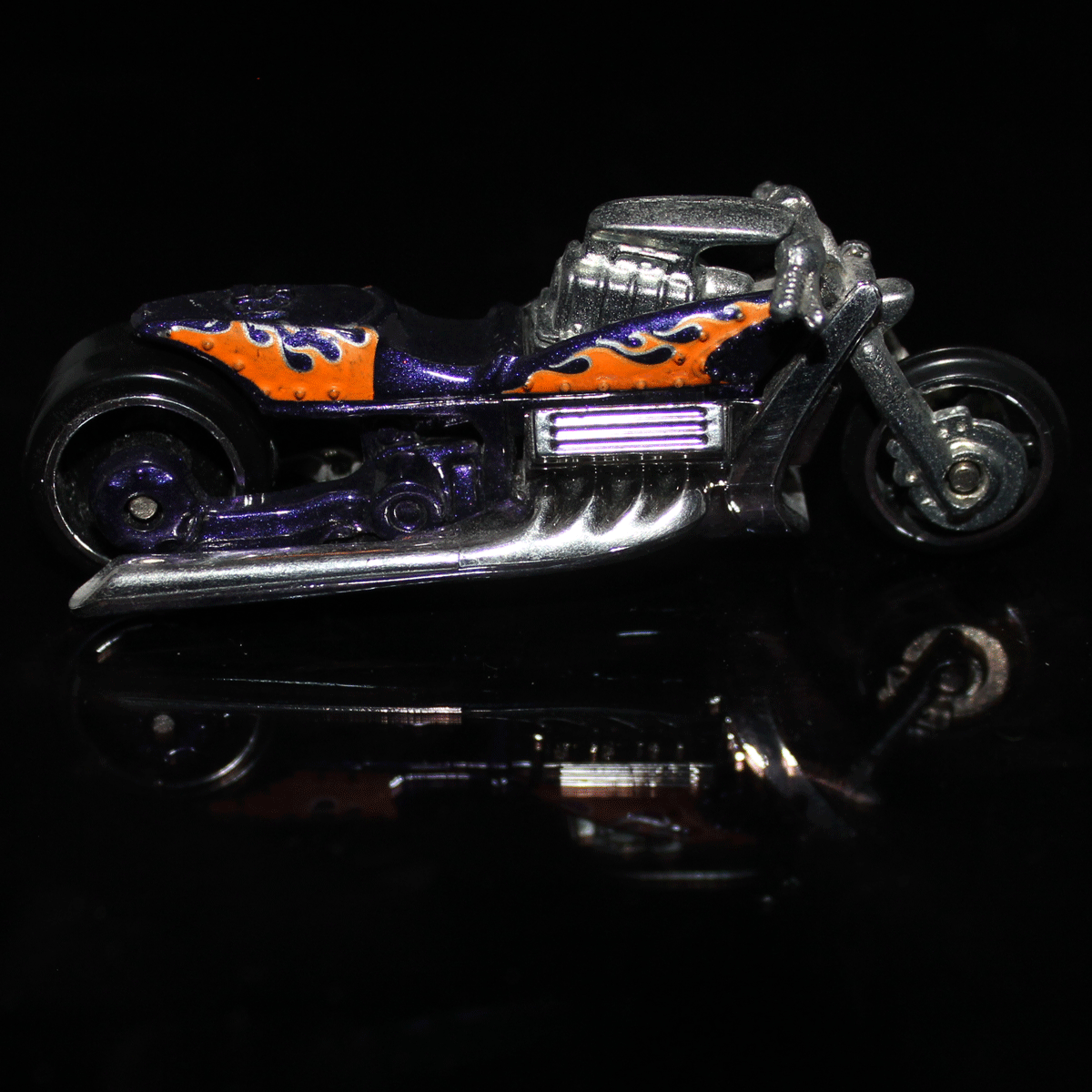 Hot-Wheels-Motorcycle-Airy8-M6860-Purple