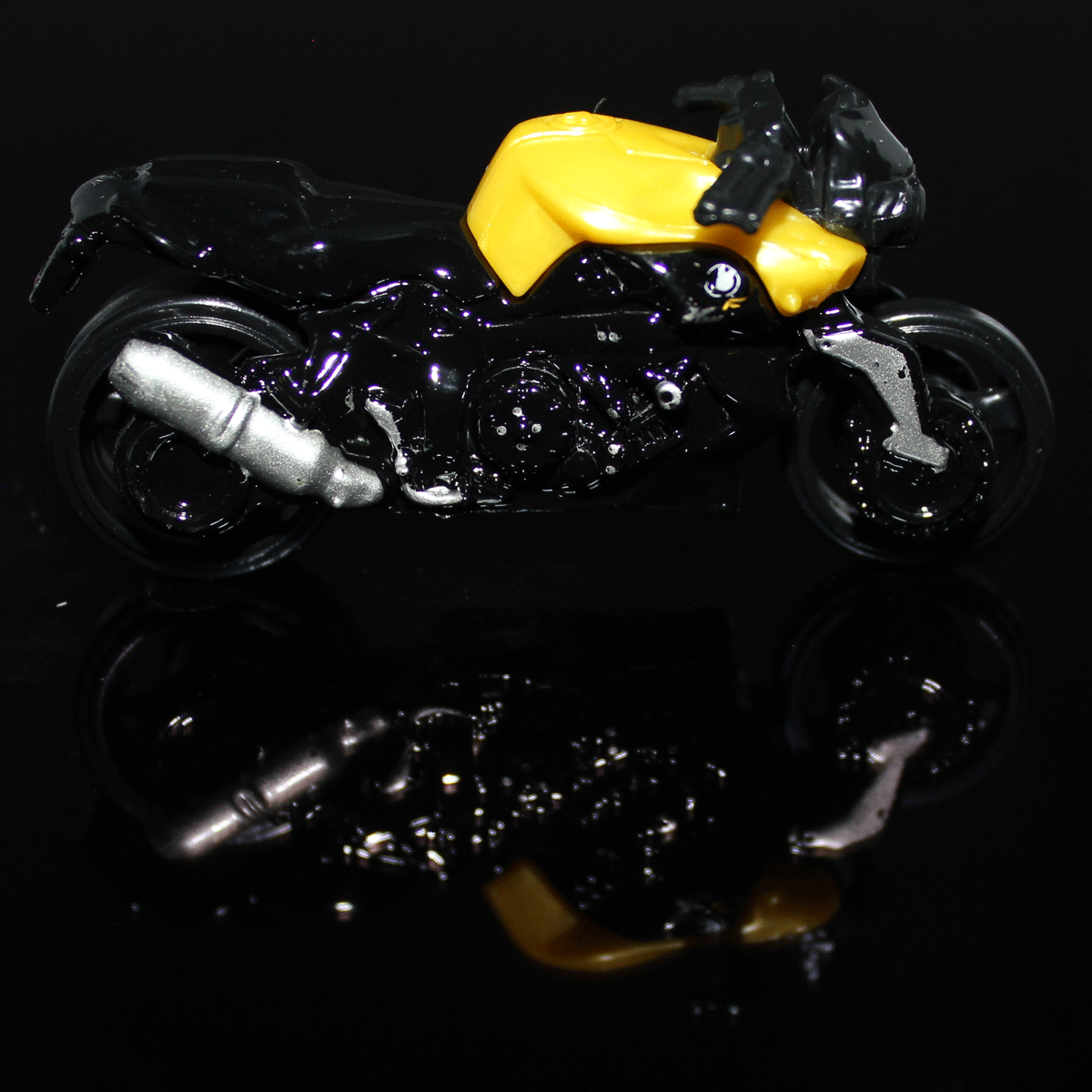 Hot-Wheels-Motorcycle-BMW-K-1300R-CFK38