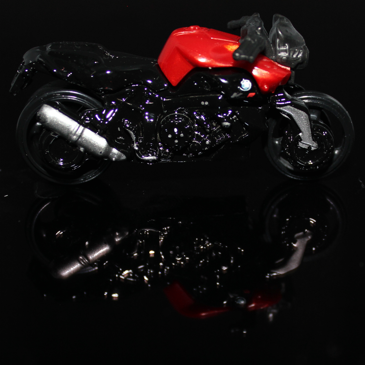Hot-Wheels-Motorcycle-BMW-K-1300R-DHR81