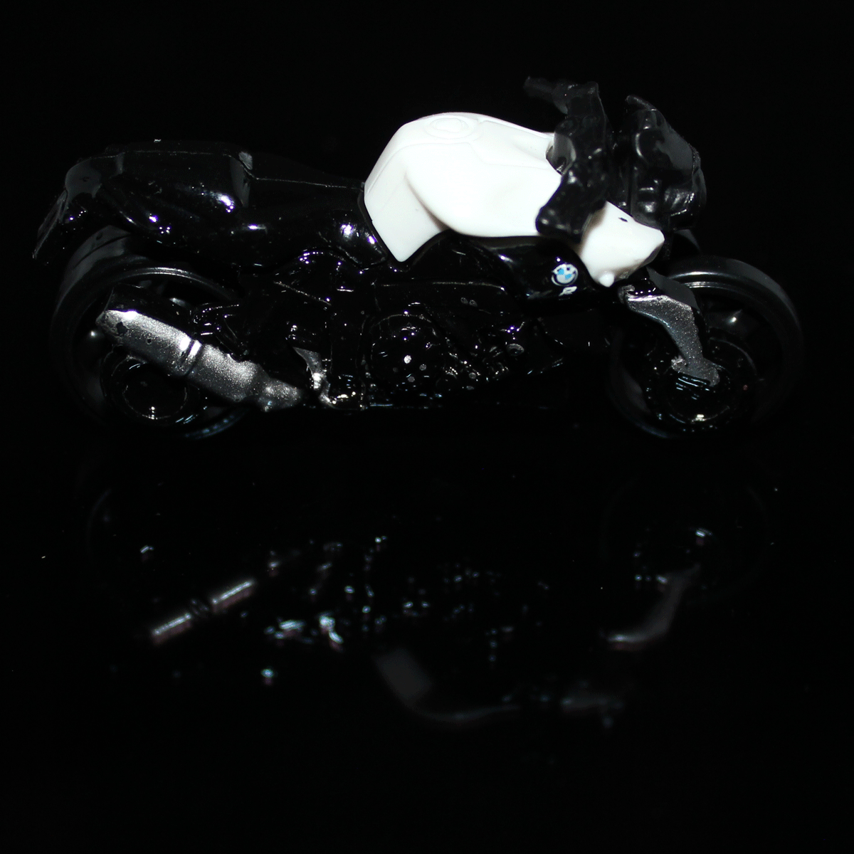 Hot-Wheels-Motorcycle-BMW-K-1300R-FJX10