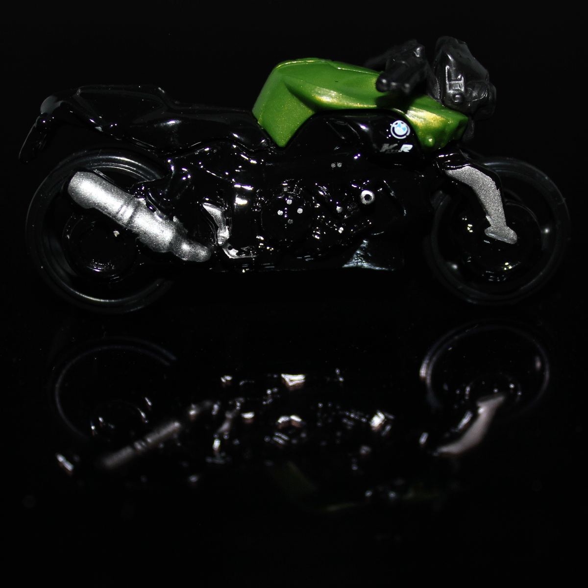 Hot-Wheels-Motorcycle-BMW-K-1300R-GHC04