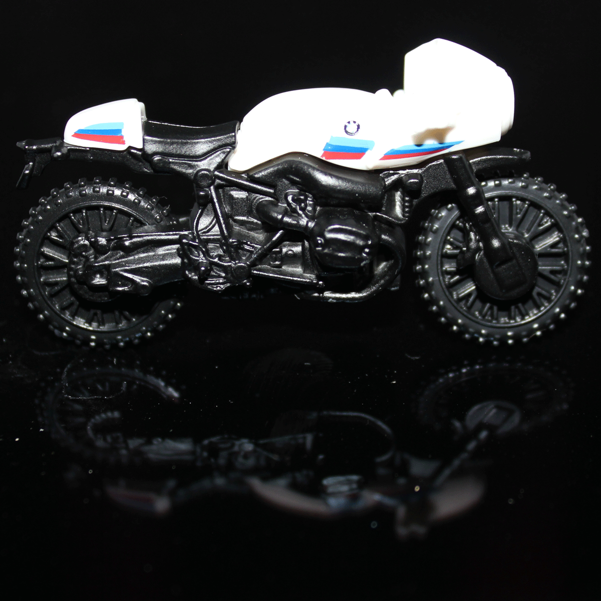 Hot-Wheels-Motorcycle-BMW-R-NineT-Racer-HCT47