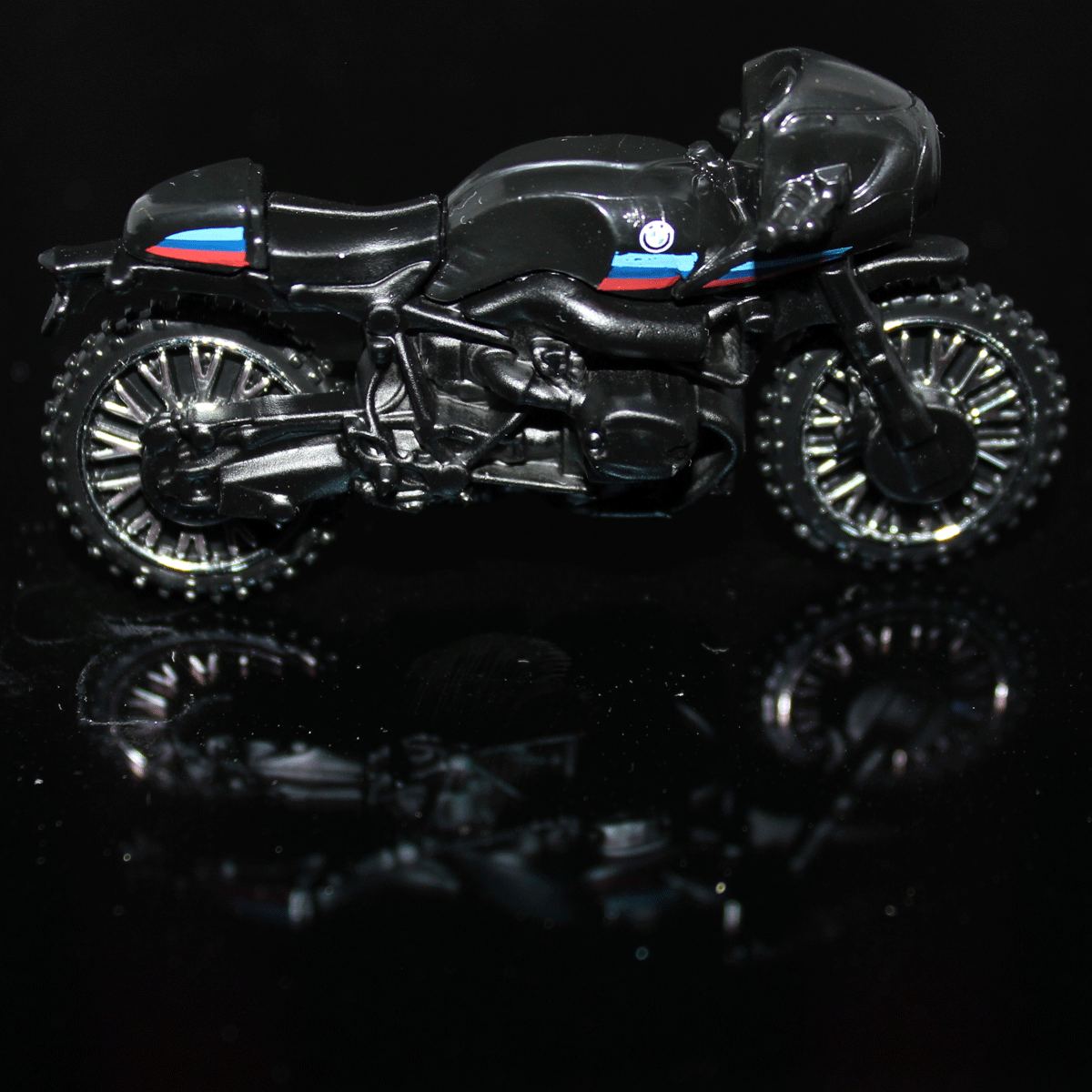 Hot-Wheels-Motorcycle-BMW-R-NineT-Racer-HCX31