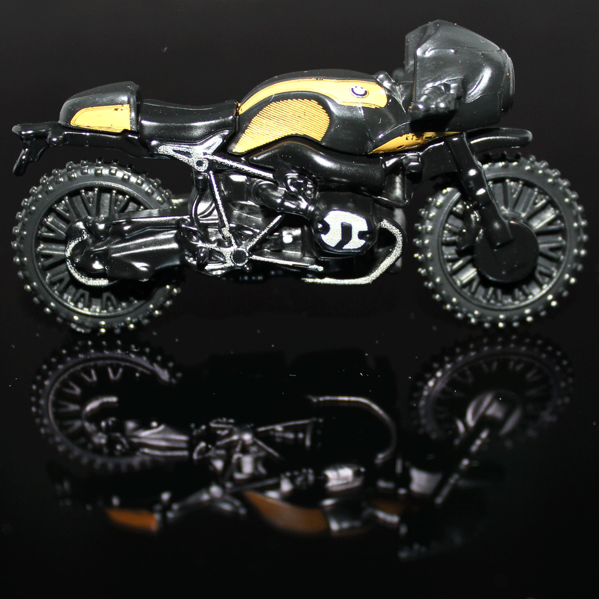 Hot-Wheels-Motorcycle-BMW-R-NineT-Racer-HRR92
