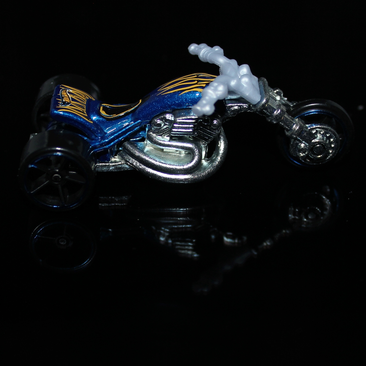 Hot-Wheels-Motorcycle-Blastous-Moto-FYC69