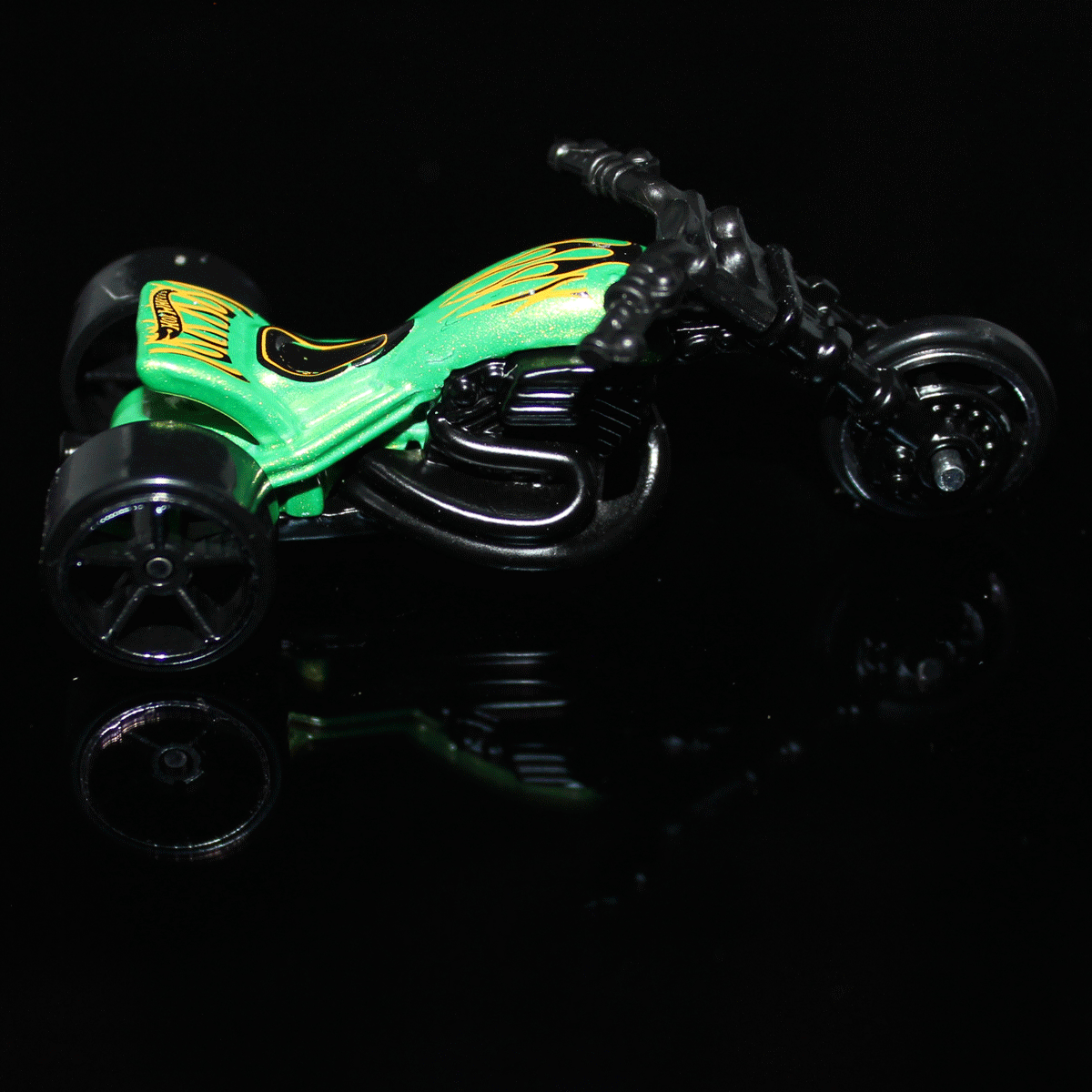 Hot-Wheels-Motorcycle-Blastous-Moto-FYF42