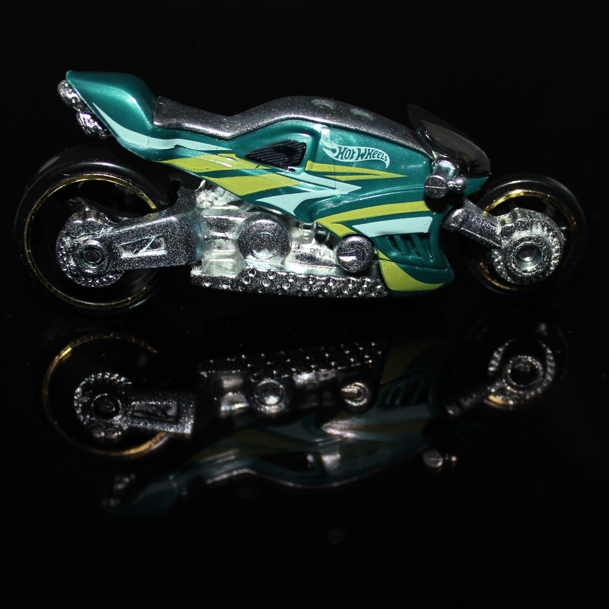 Hot-Wheels-Motorcycle-Canyon-Carver-BFD12