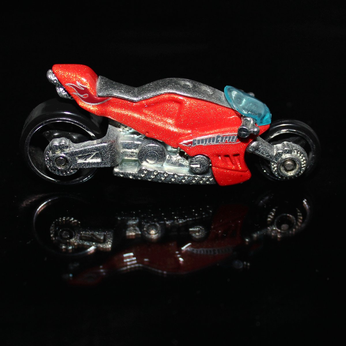 Hot-Wheels-Motorcycle-Canyon-Carver-L9925-Orange