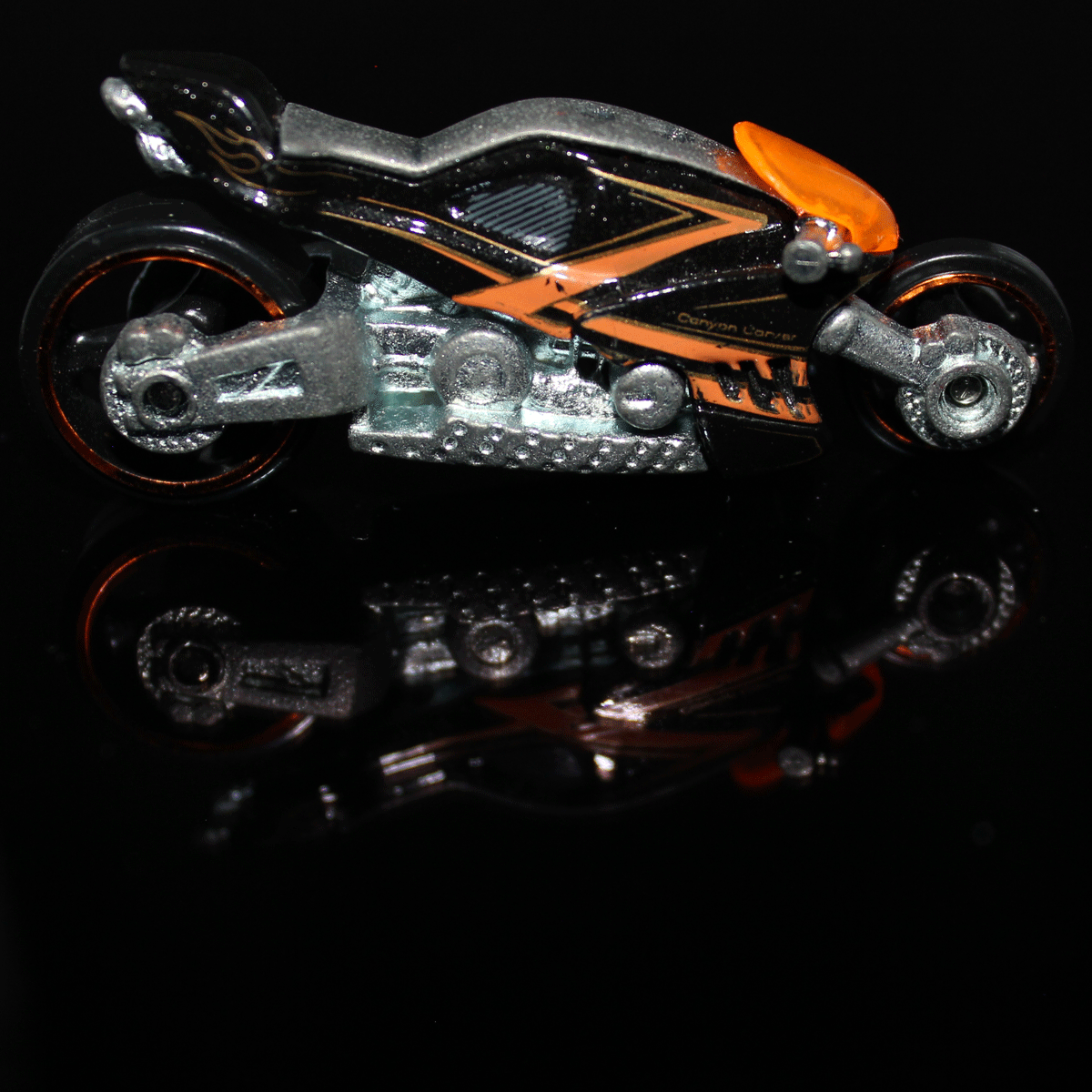 Hot-Wheels-Motorcycle-Canyon-Carver-P2474-Black
