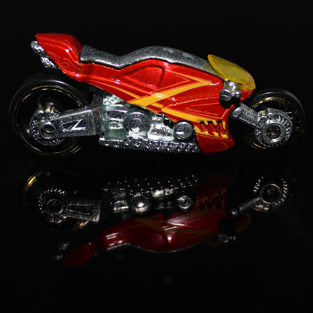 Hot-Wheels-Motorcycle-Canyon-Carver-P2474-Orange