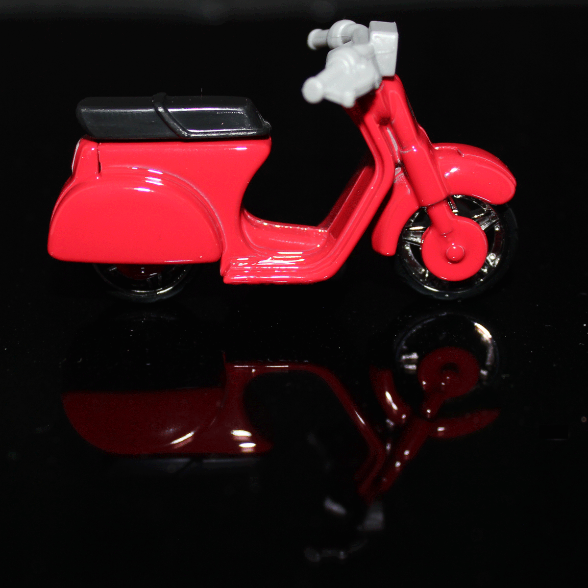 Hot-Wheels-Motorcycle-Deadpool-Scooter-2025