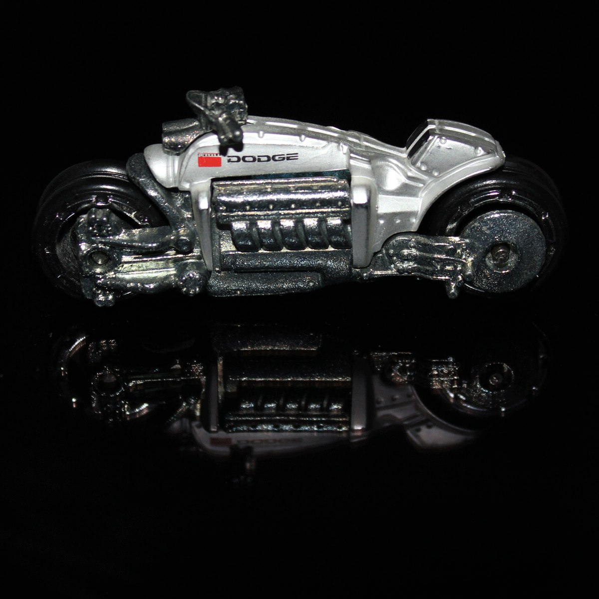 Hot-Wheels-Motorcycle-Dodge-Tomahawk-C2712