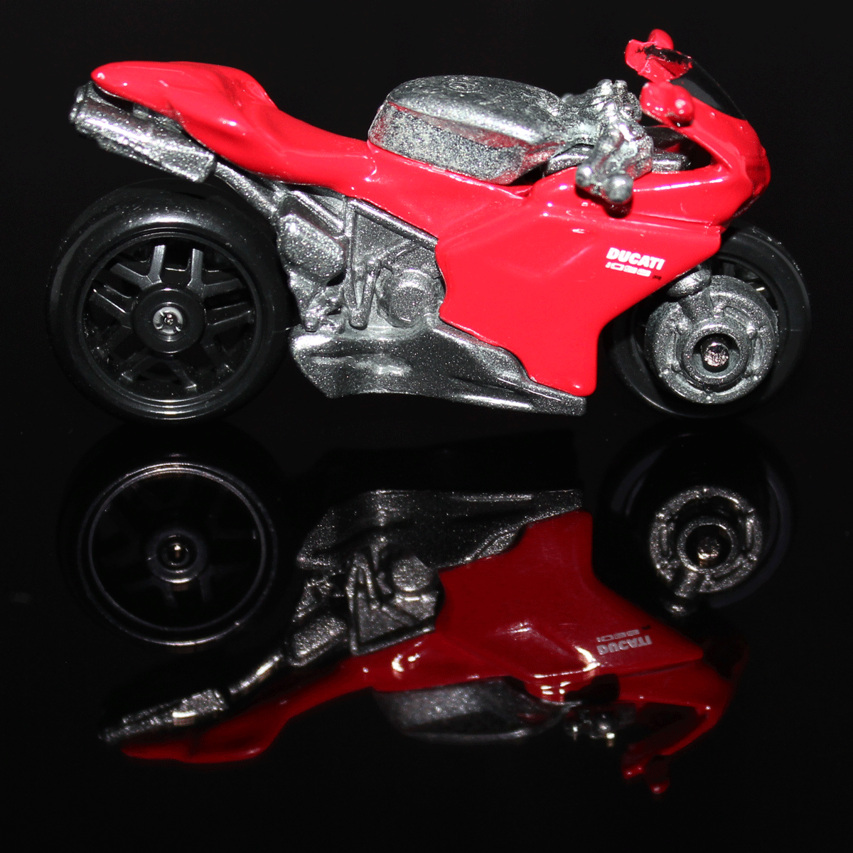 Hot-Wheels-Motorcycle-Ducati-1098R-R0933-Red