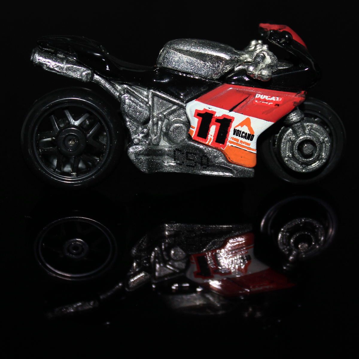 Hot-Wheels-Motorcycle-Ducati-1098R-T9906