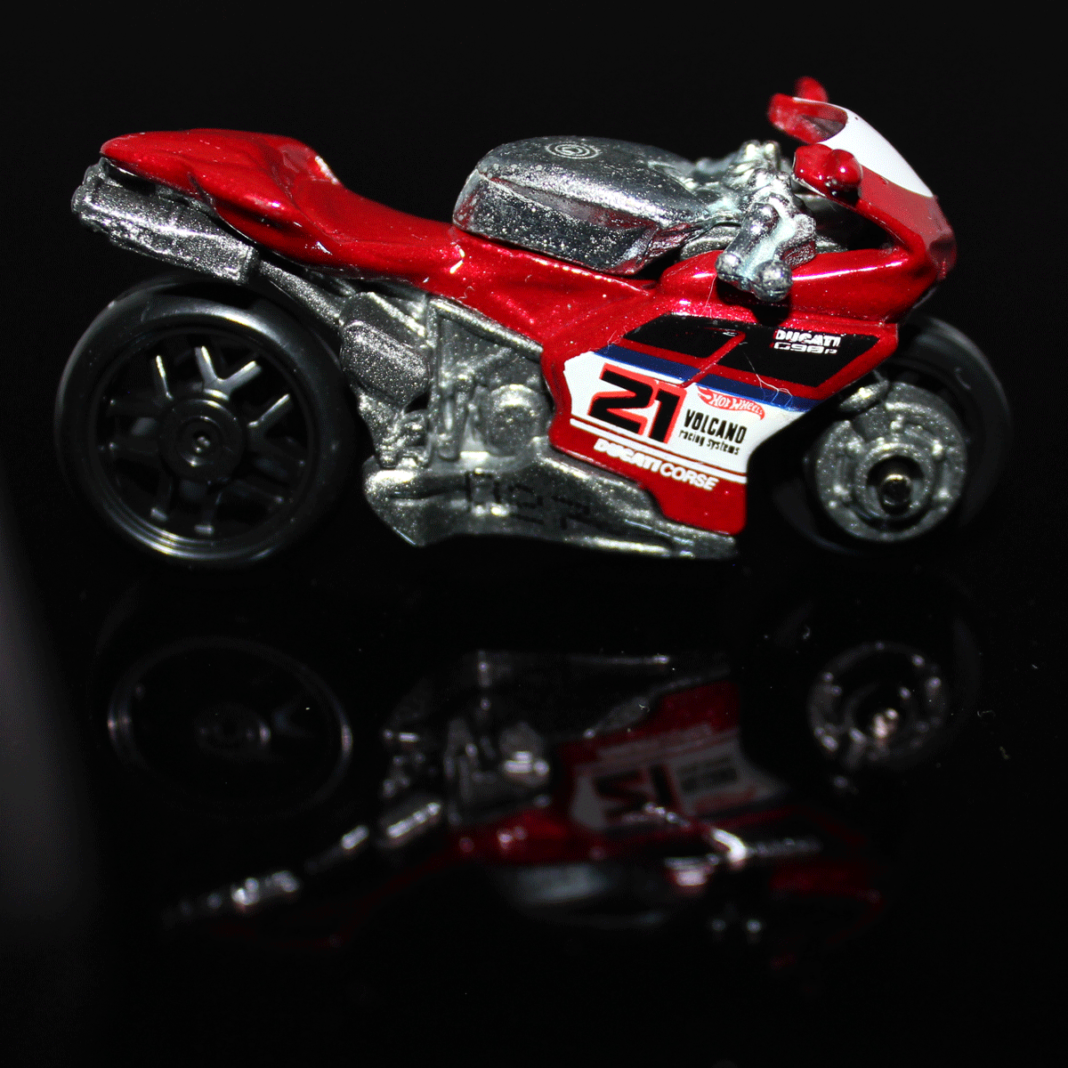 Hot-Wheels-Motorcycle-Ducati-1098R-V0001
