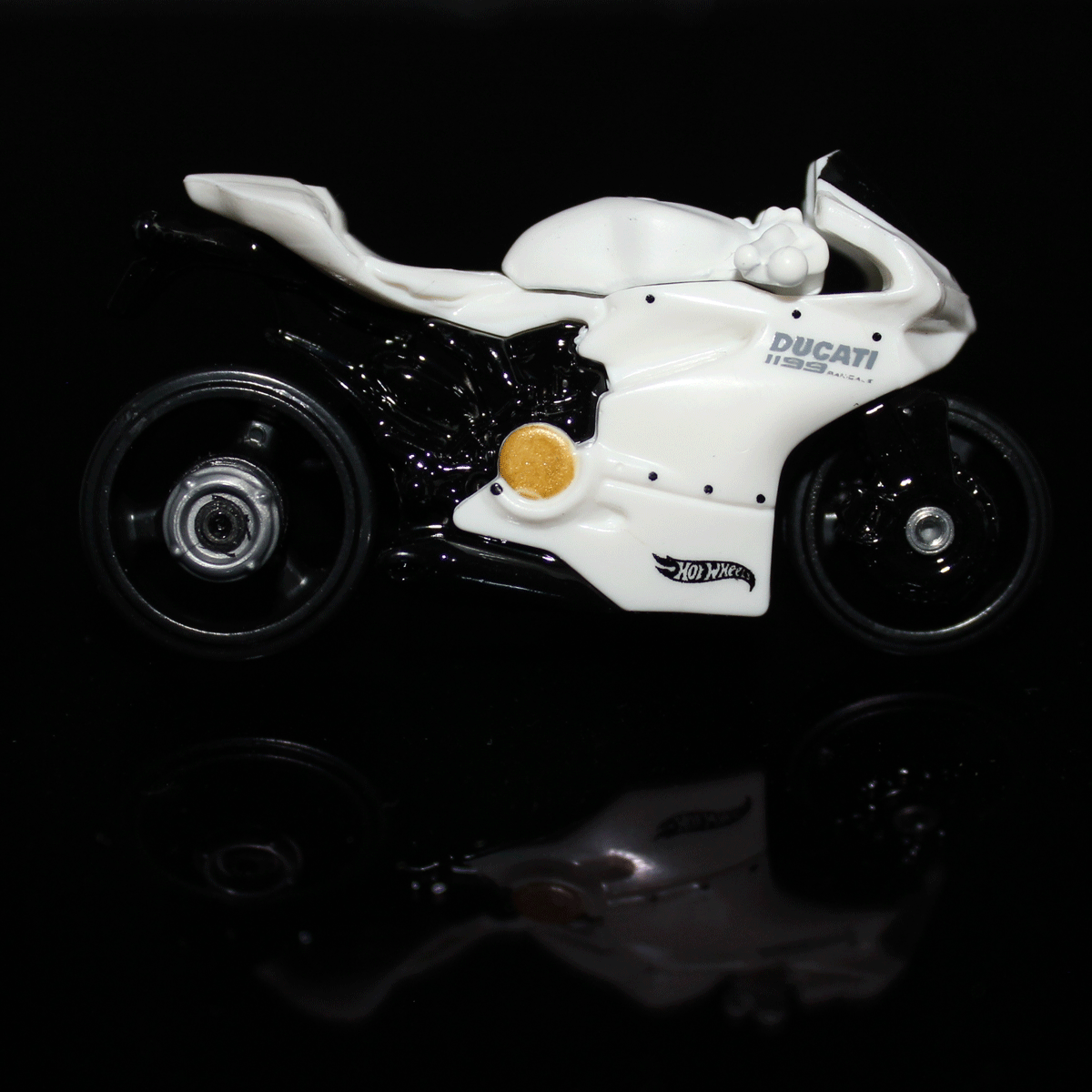 Hot-Wheels-Motorcycle-Ducati-1199-Panigale-BFF83