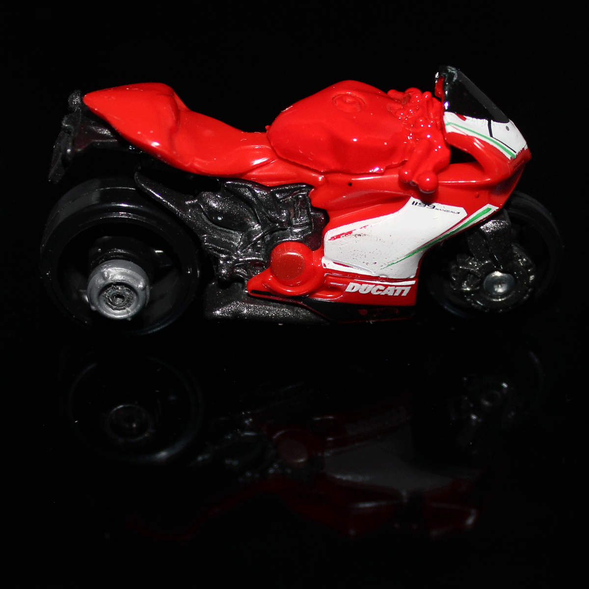 Hot-Wheels-Motorcycle-Ducati-1199-Panigale-DTY24