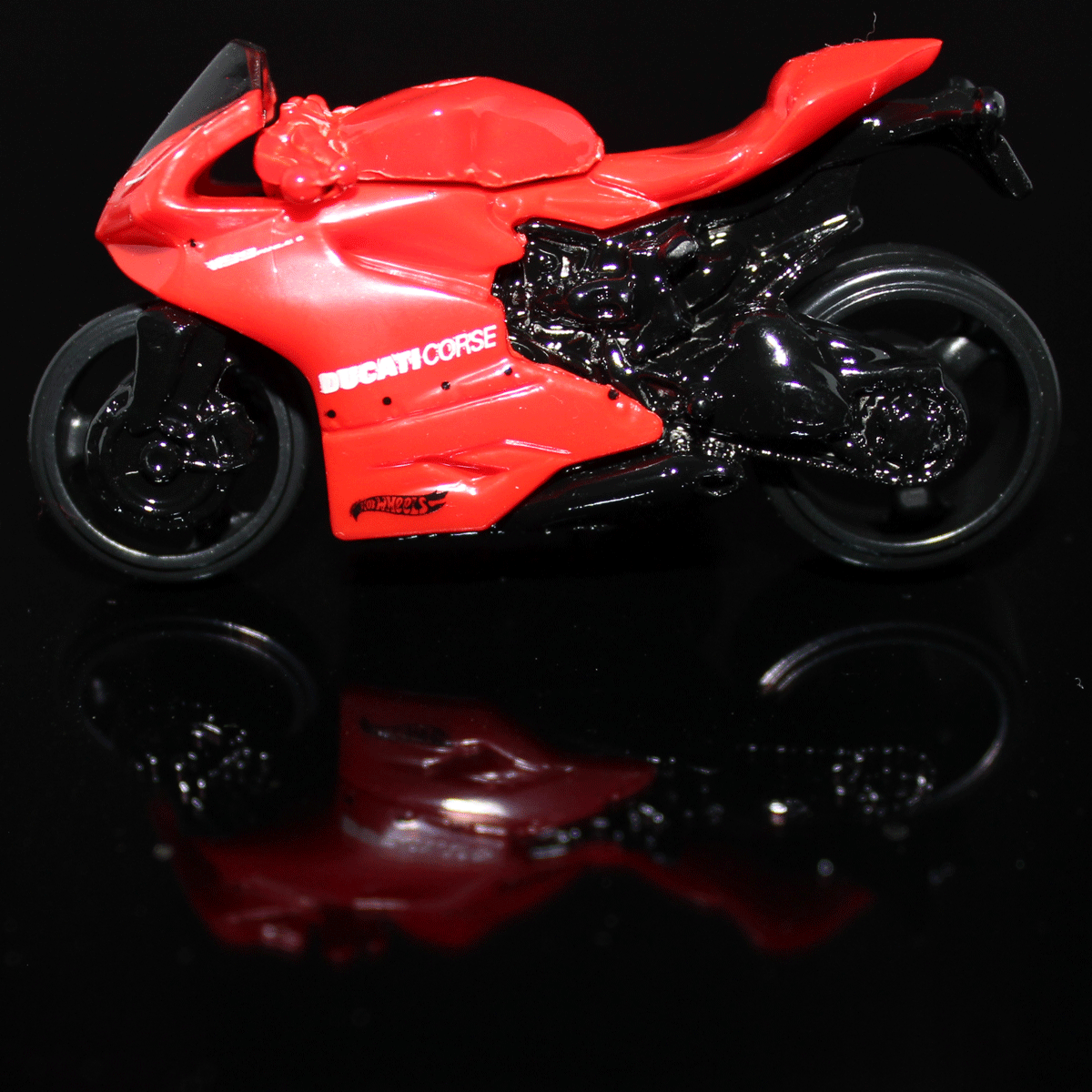 Hot-Wheels-Motorcycle-Ducati-1199-Panigale-FJX09