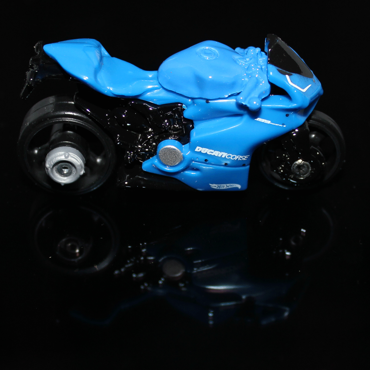 Hot-Wheels-Motorcycle-Ducati-1199-Panigale-FYC68