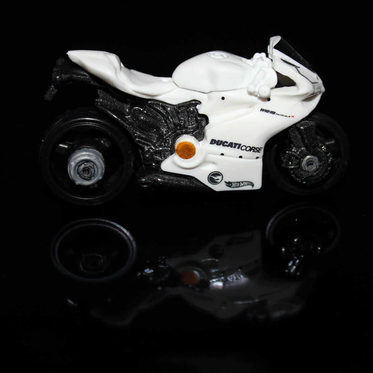 Hot-Wheels-Motorcycle-Ducati-1199-Panigale-HKL05 Hot-Wheels-Motorcycle-Ducati-1199-Panigale-HKL05