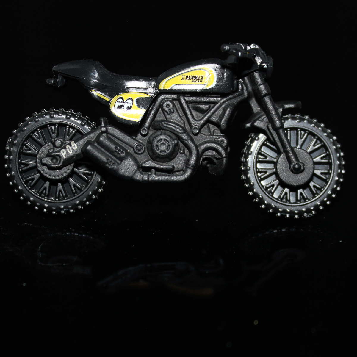 Hot-Wheels-Motorcycle-Ducati-Scrambler-GRX24