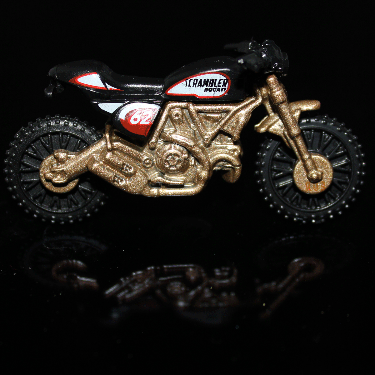 Hot-Wheels-Motorcycle-Ducati-Scrambler-HCT66