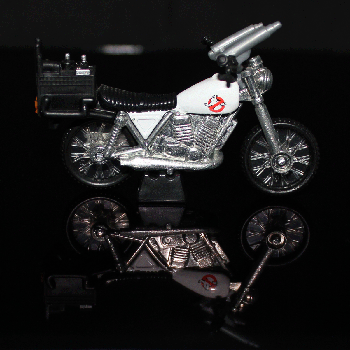 Hot-Wheels-Motorcycle-Ecto-2-DRW73