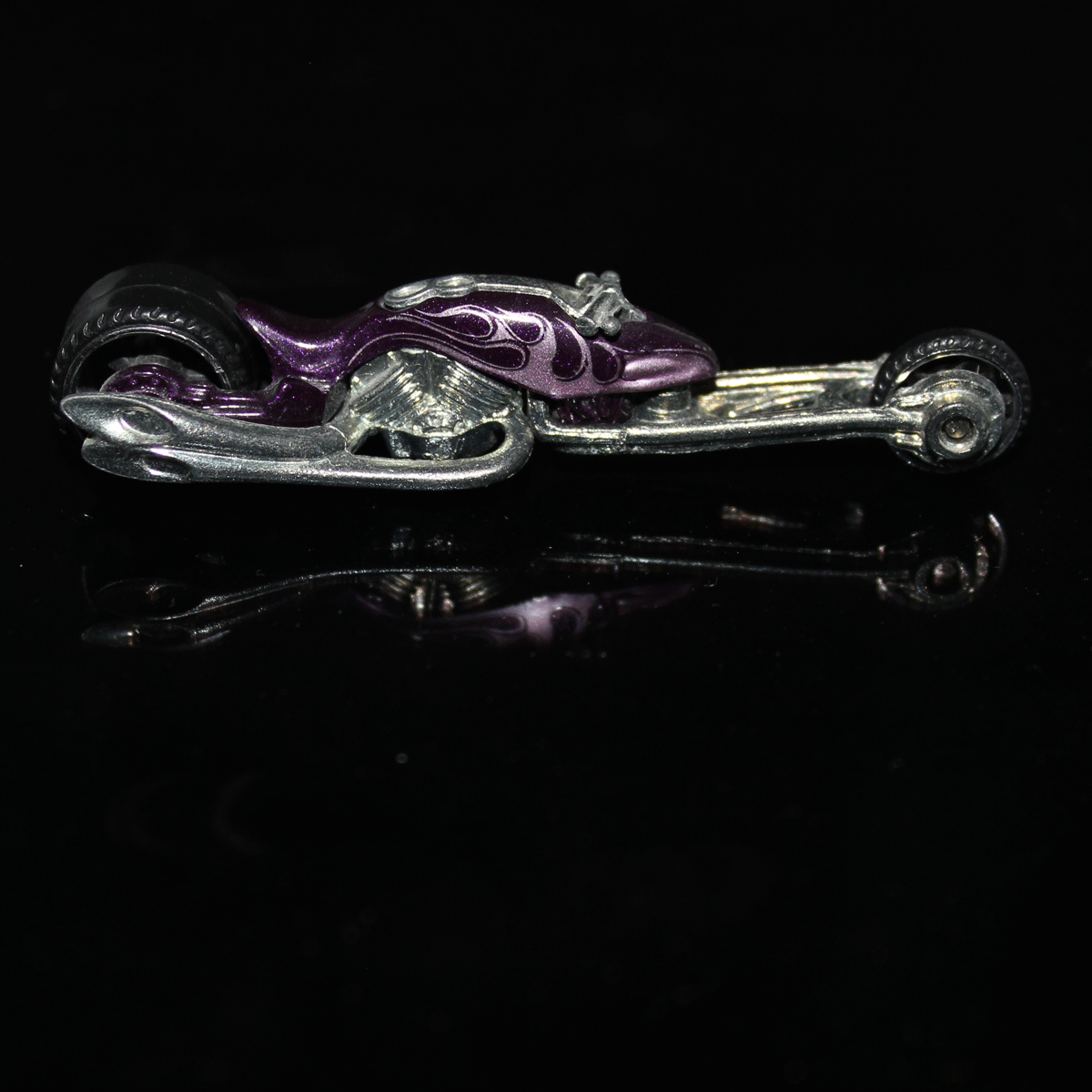 Hot-Wheels-Motorcycle-Hammer-Sled-J3261-Purple