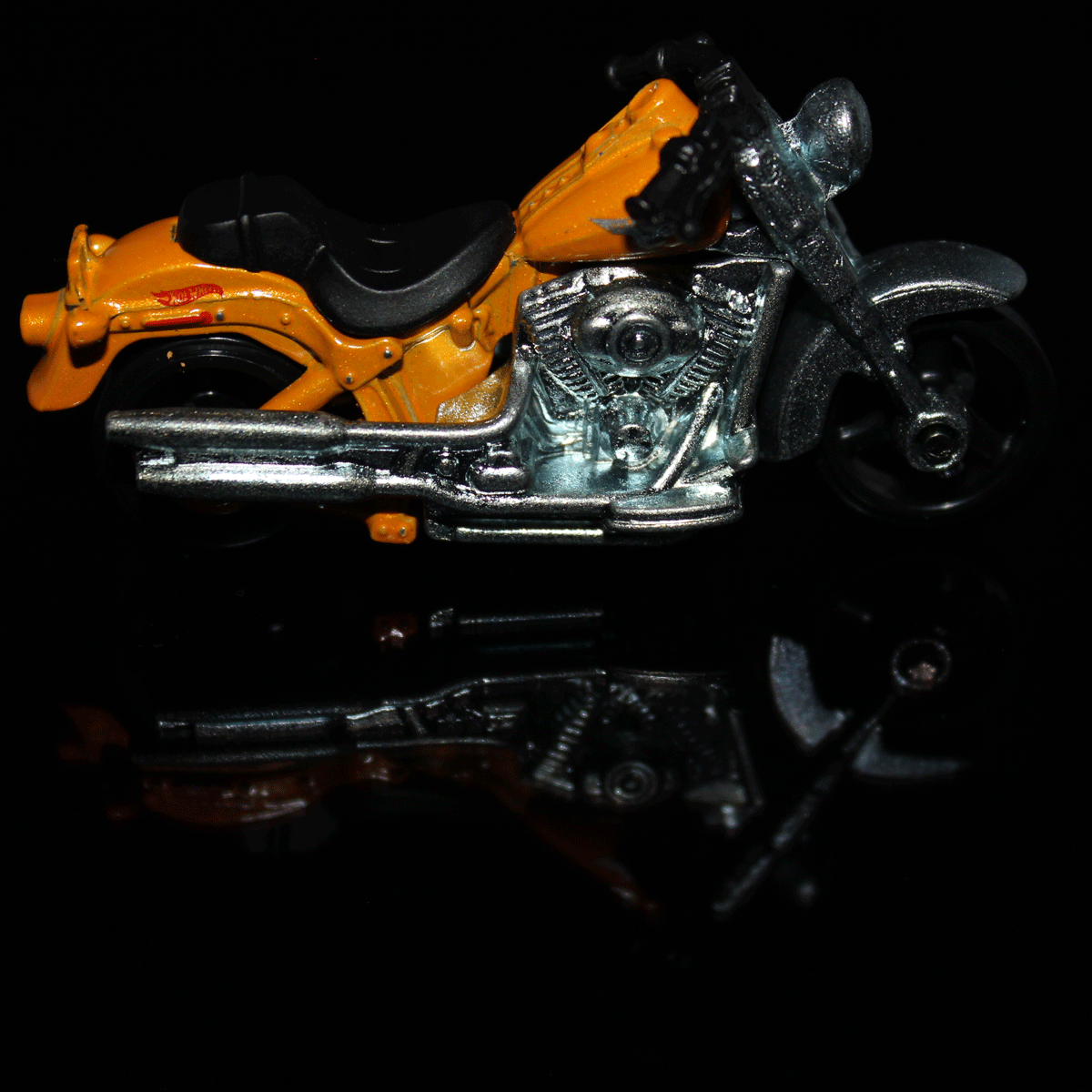 Hot-Wheels-Motorcycle-Harley-Davidson-Fat-Boy-V5318
