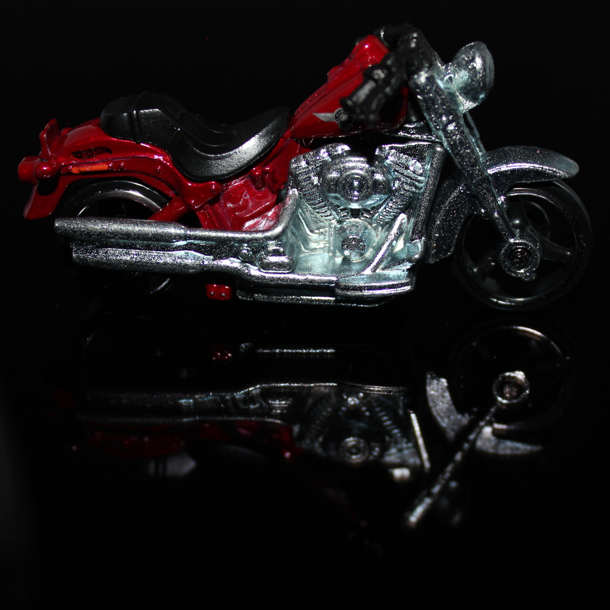 Hot-Wheels-Motorcycle-Harley-Davidson-Fat-Boy-V5616