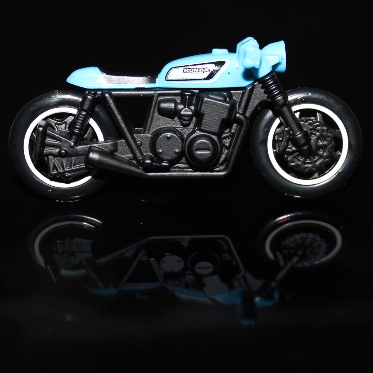 Hot-Wheels-Motorcycle-Honda-CB750-Cafe-JBB79