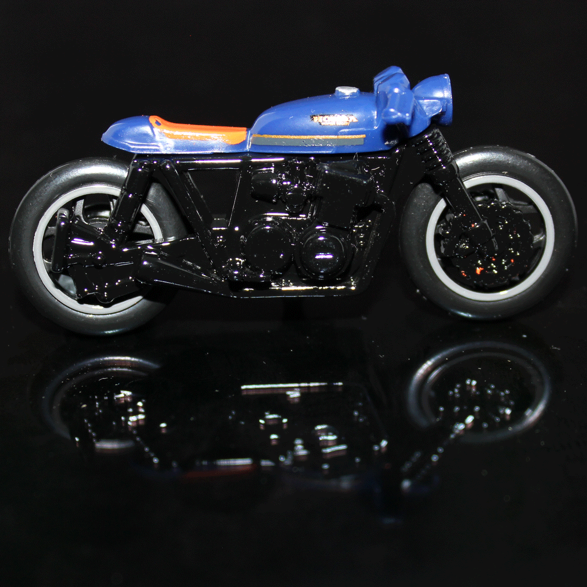 Hot-Wheels-Motorcycle-Honda-CB750-Cafe-Racer-HKG49