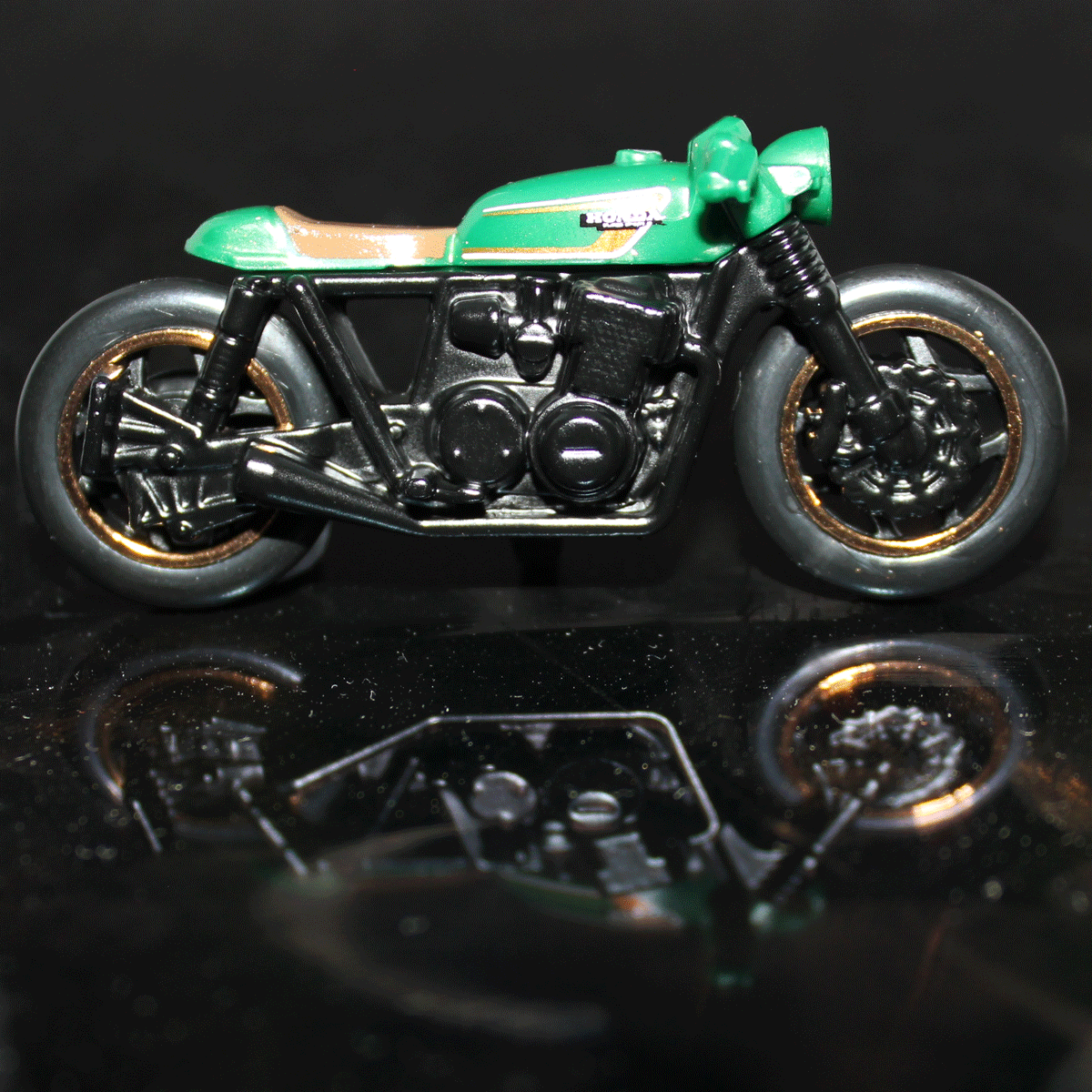 Hot-Wheels-Motorcycle-Honda-CB750-Cafe-Racer-HTC61