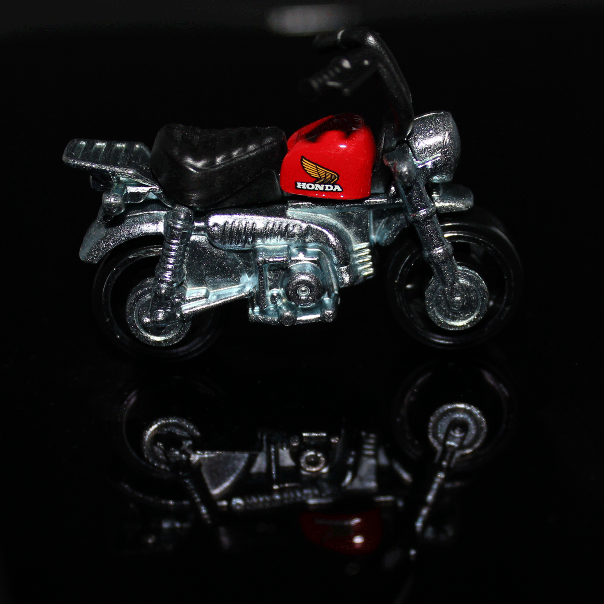 Hot-Wheels-Motorcycle-Honda-Monkey-Z50-DHP16