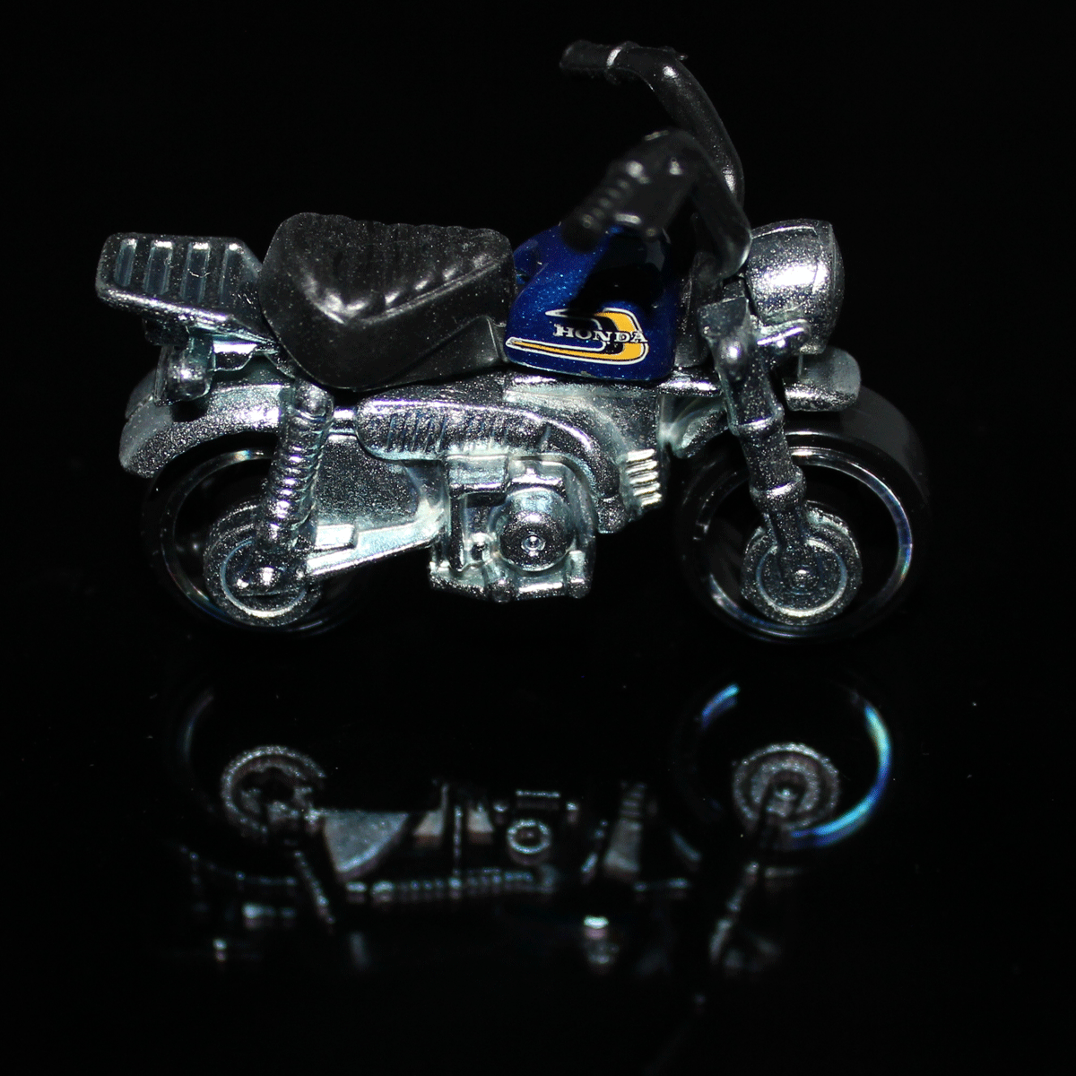 Hot-Wheels-Motorcycle-Honda-Monkey-Z50-DTY23