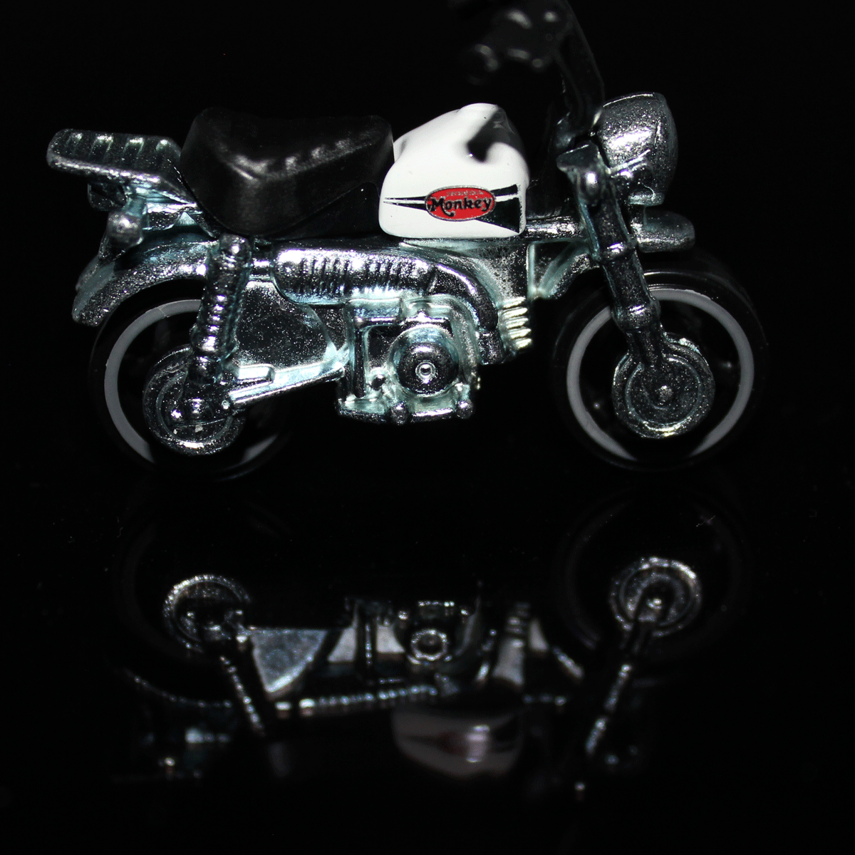 Hot-Wheels-Motorcycle-Honda-Monkey-Z50-GHF51