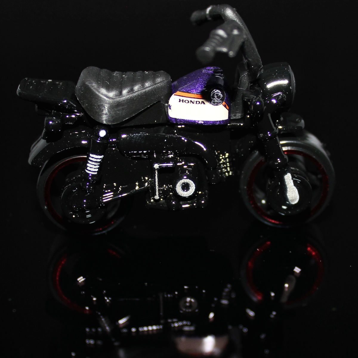 Hot-Wheels-Motorcycle-Honda-Monkey-Z50-HRR94