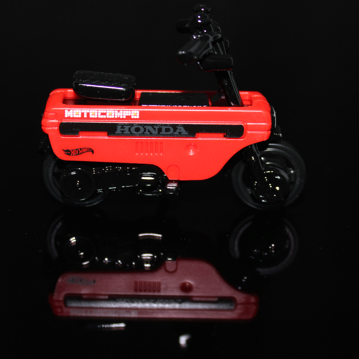 Hot-Wheels-Motorcycle-Honda-Motocompo-HYW43