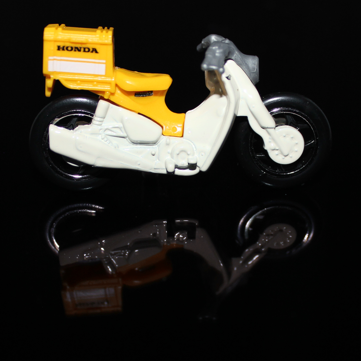 Hot-Wheels-Motorcycle-Honda-Super-Cub-Custom-HTF60