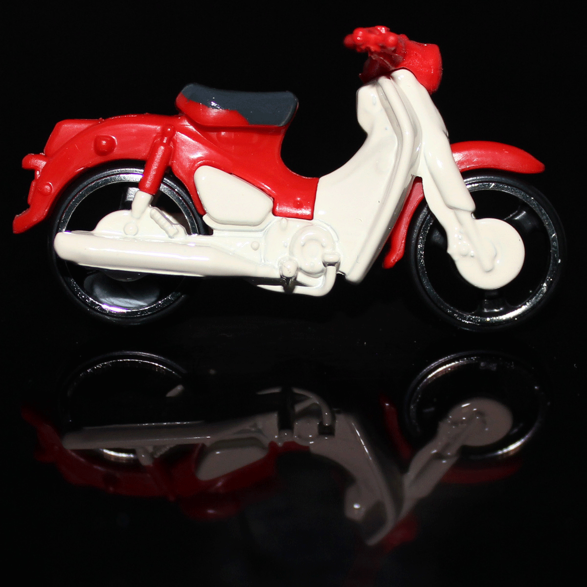 Hot-Wheels-Motorcycle-Honda-Super-Cub-HCX21
