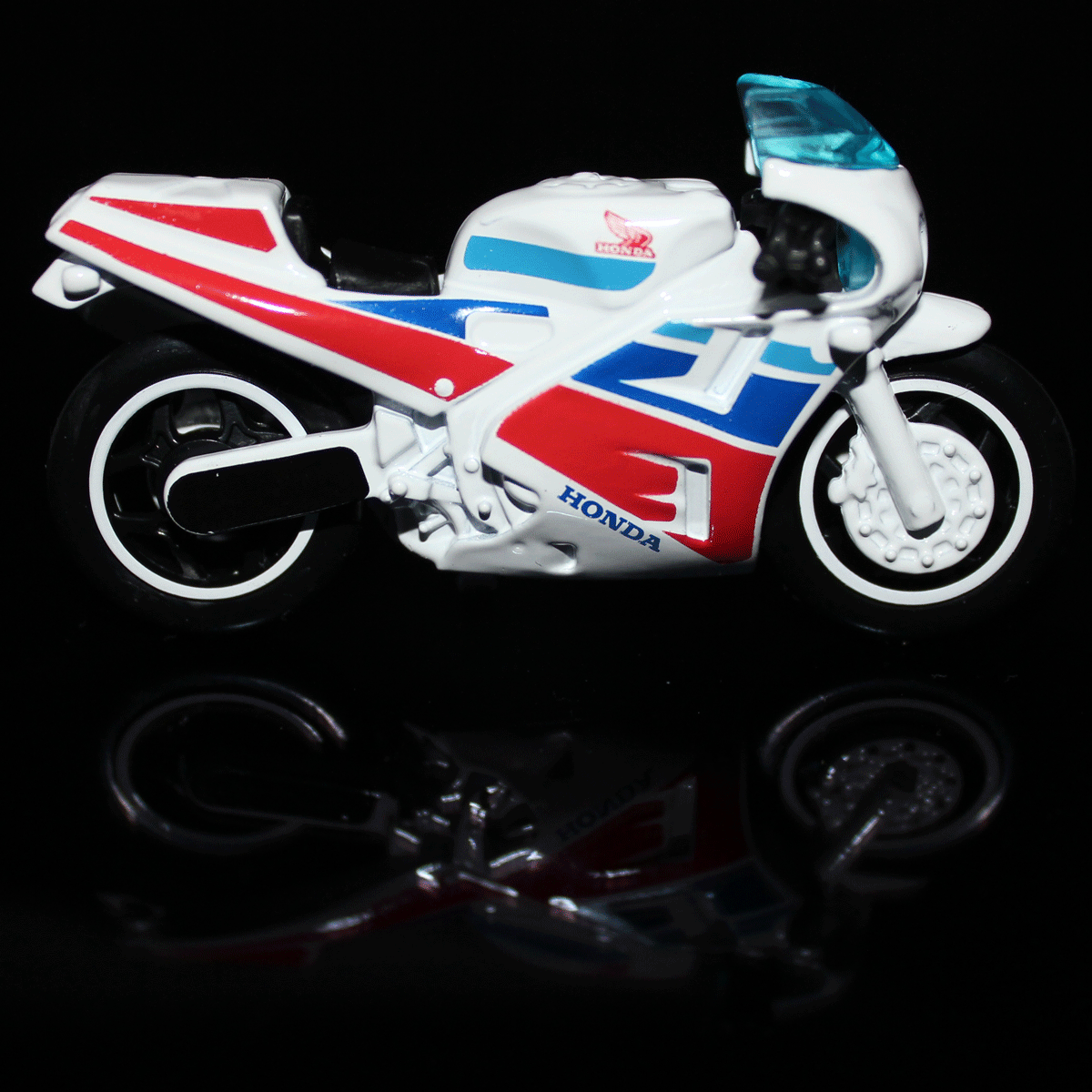 Hot-Wheels-Motorcycle-Honda-VFR750R-RC30-HYW51