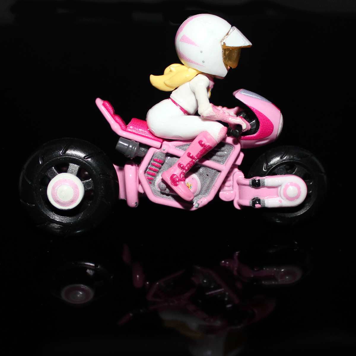 Hot-Wheels-Motorcycle-Princess-Peach-HKD43