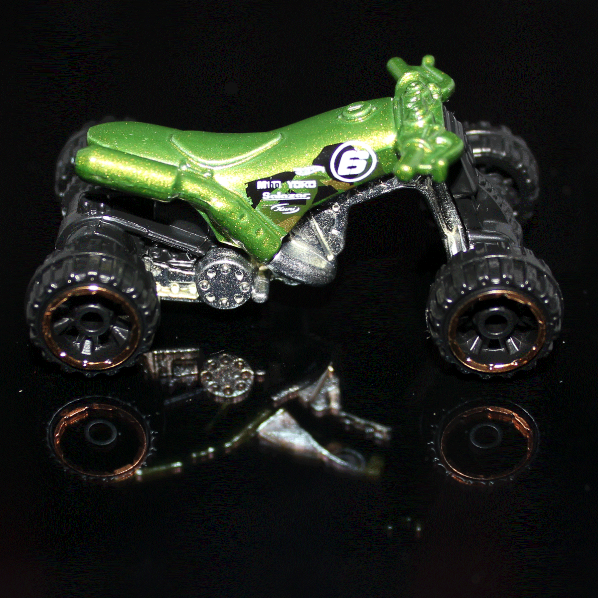 Hot-Wheels-Motorcycle-Quad-Rod-FJX08