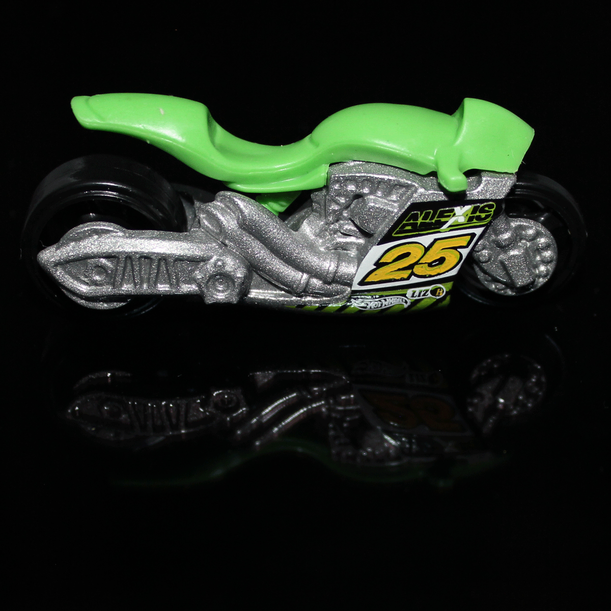 Hot-Wheels-Motorcycle-Street-Stealth-DTY25