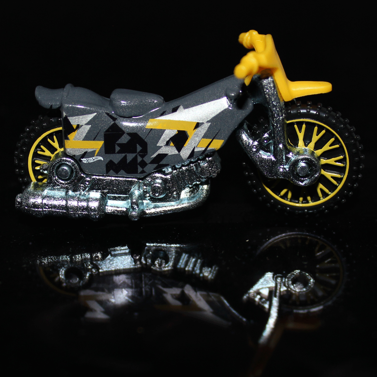 Hot-Wheels-Motorcycle-Tred-Shredder-BFB38